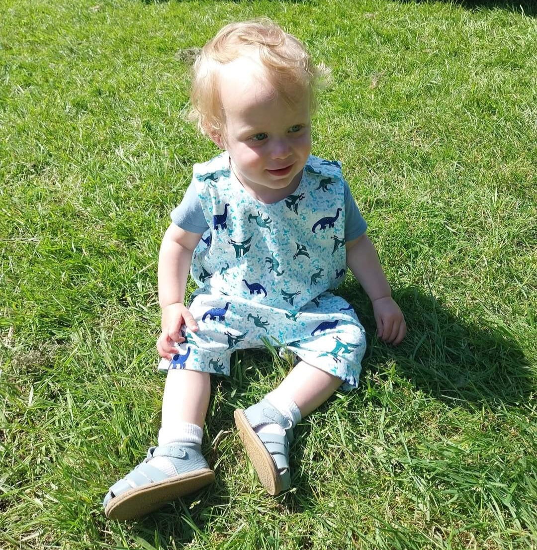 Short romper (shoulder snaps)